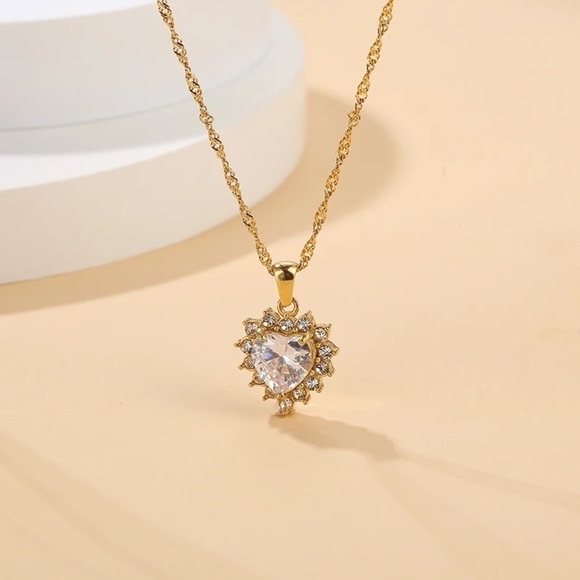 18K Gold Plated White Cubic Zirconia Heart Pendant Necklace - Picture 3 of 7